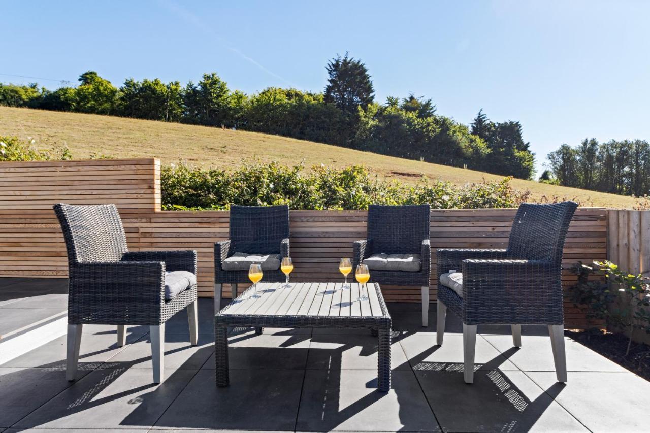 Stunning Coastal In Maidencombe With Sea Views & Garden